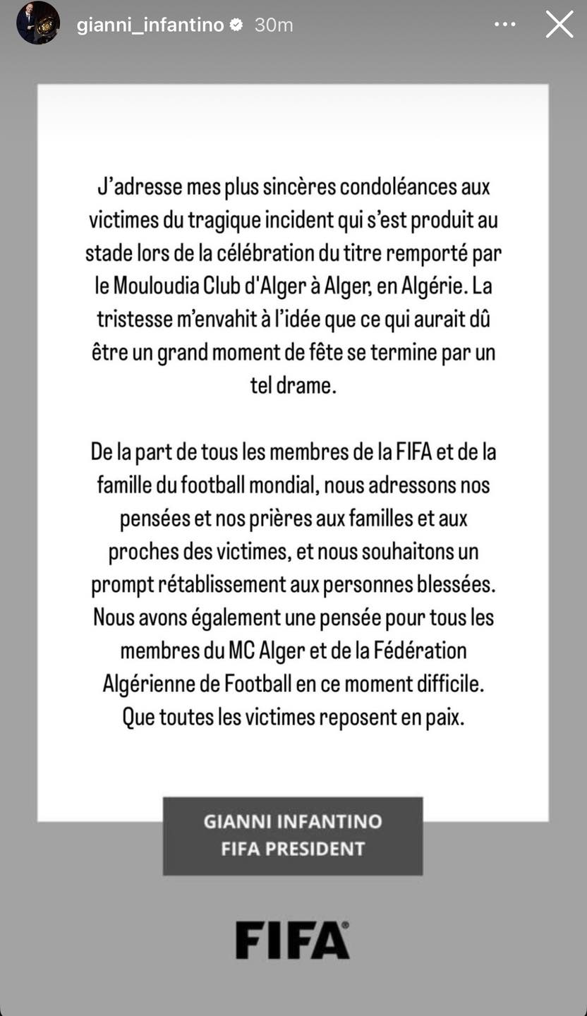 Peut être une image de football, football et texte