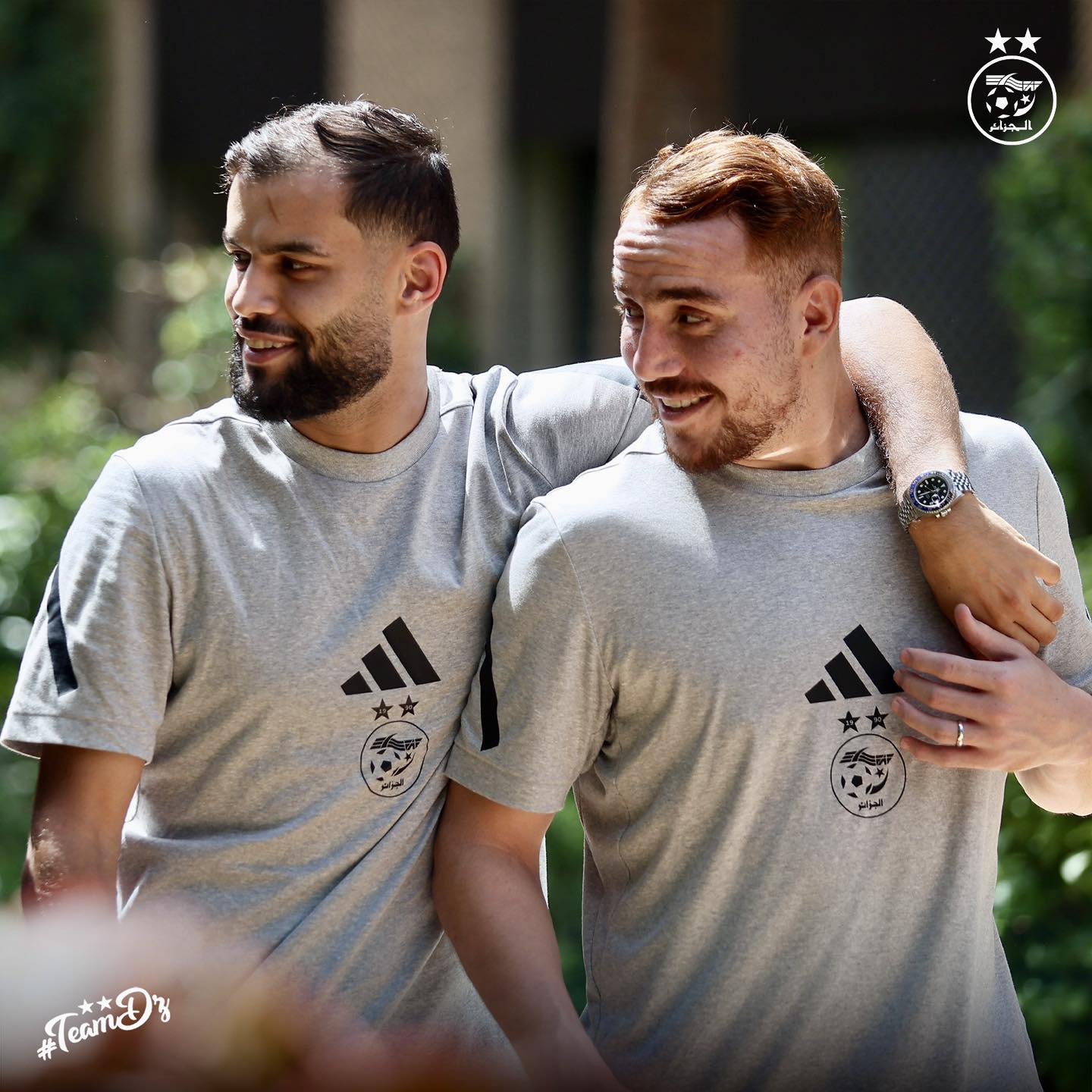 Peut être une image de 1 personne, partie de football américain, partie de foot et texte