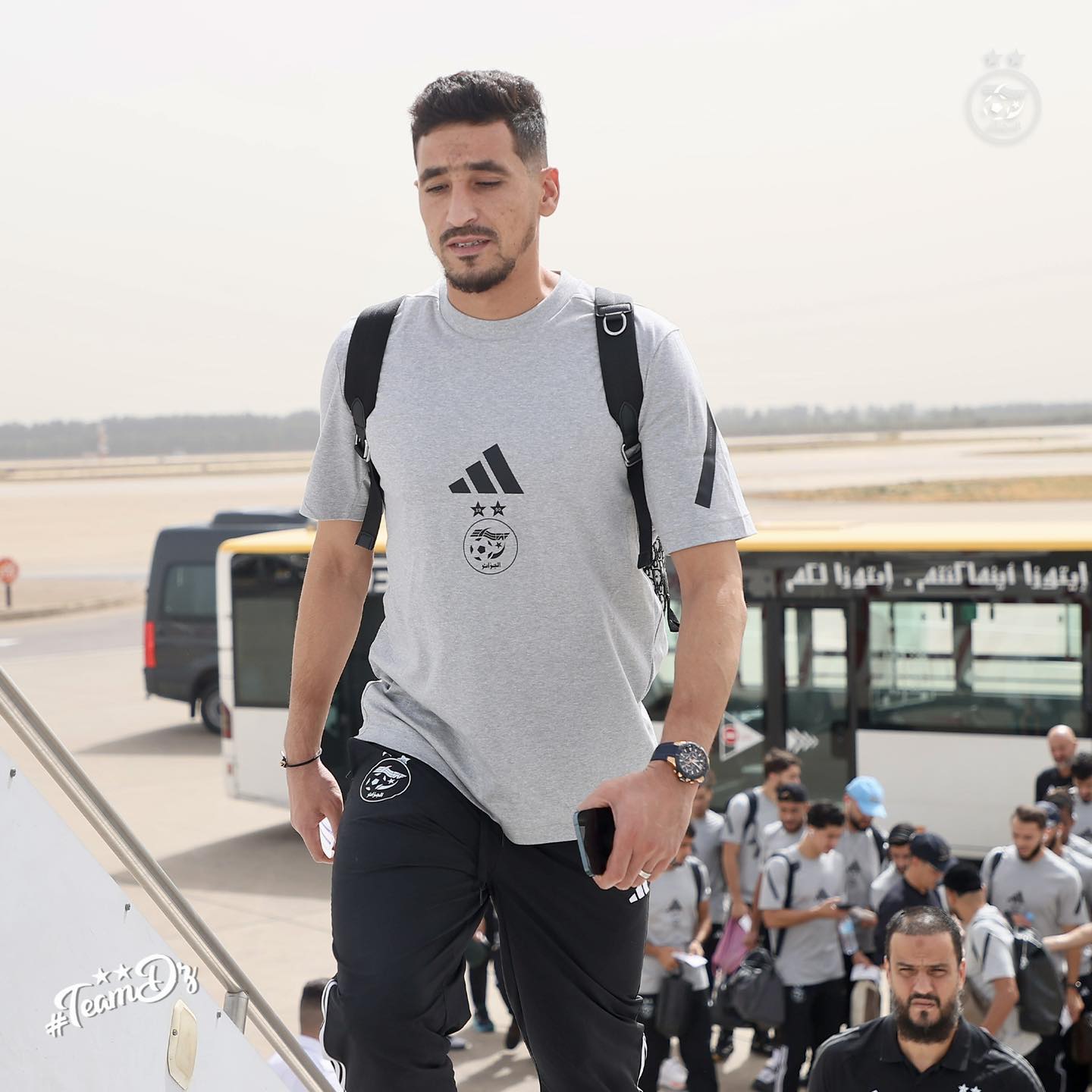 Peut être une image de ‎4 personnes, personnes jouant au football, personnes jouant au foot et ‎texte qui dit ’‎ایرهنا .آونماکنم اينها گنم امتهزا للم 킹 eam #โน‎’‎‎