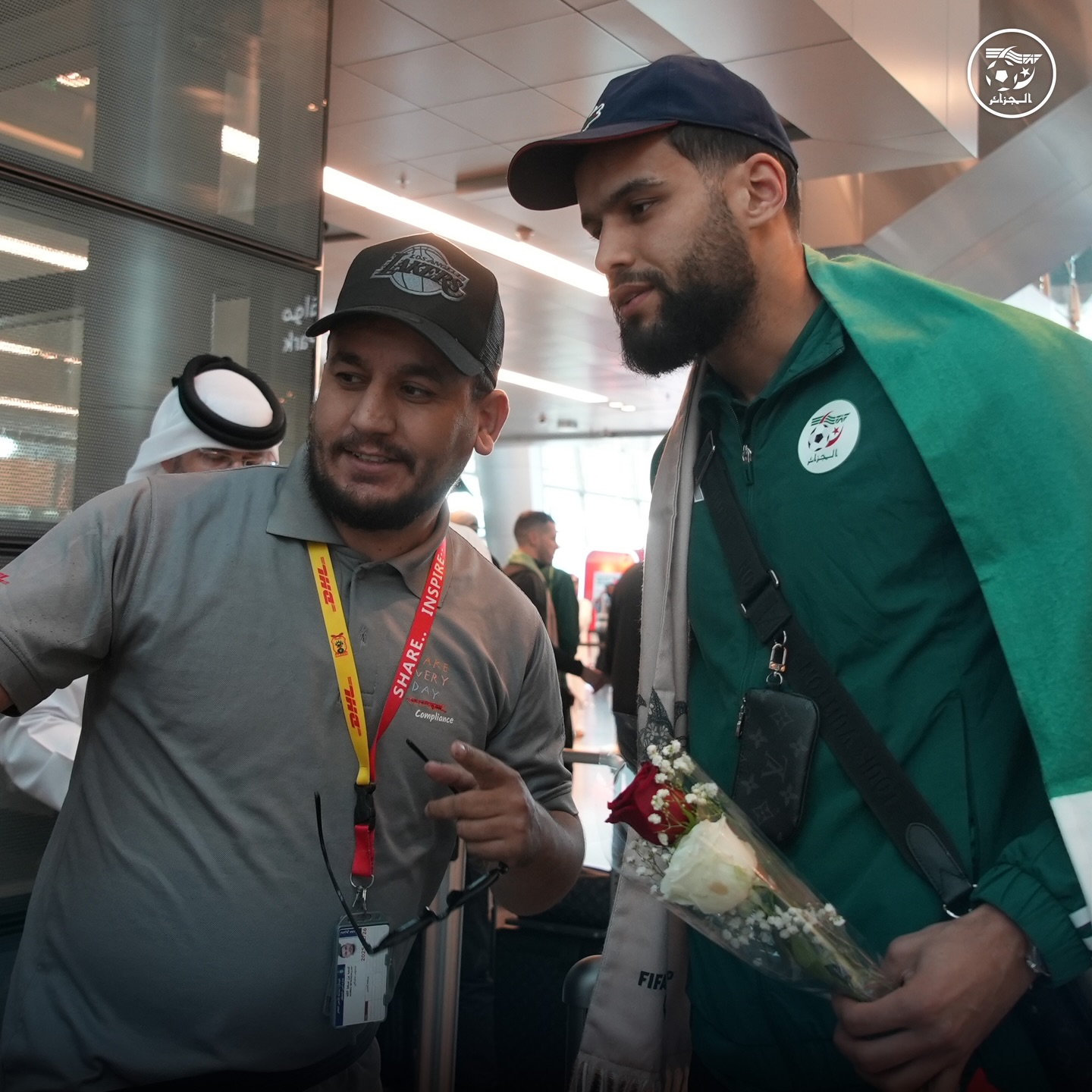 Peut être une image de une personne ou plus et texte