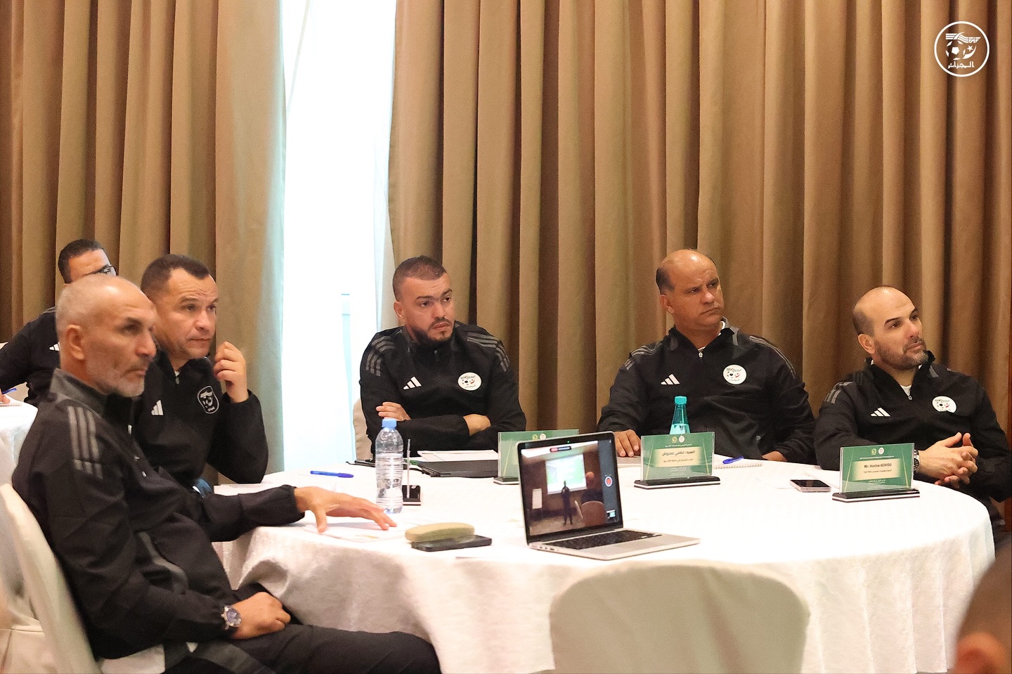 Peut être une image de texte