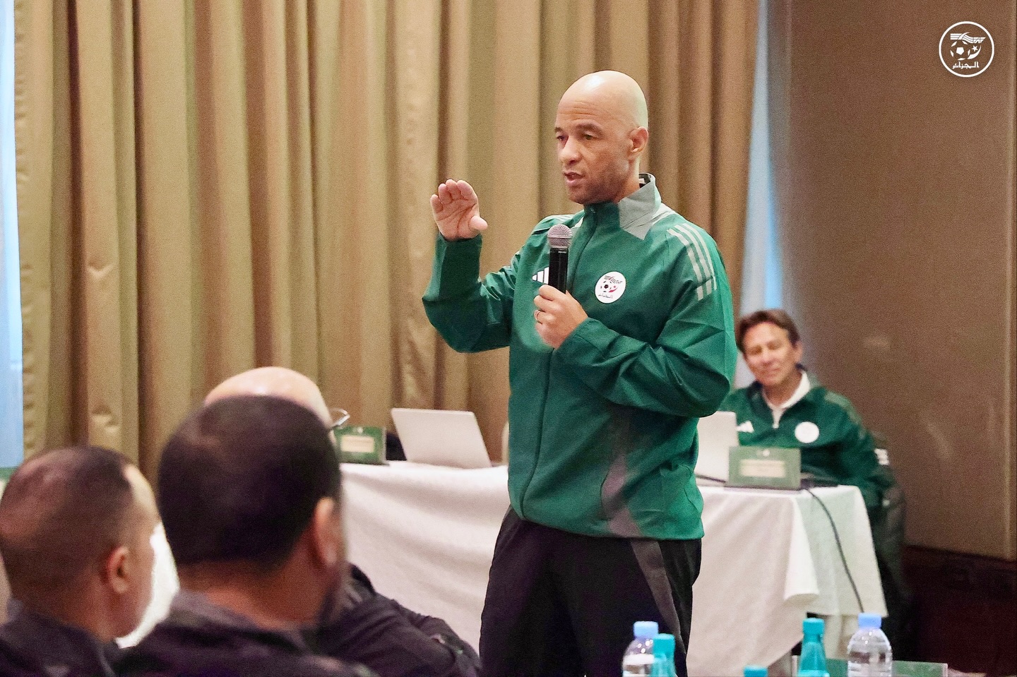 Peut être une image de texte