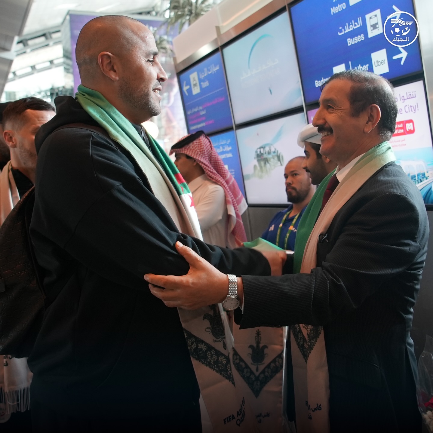 Peut être une image de ‎une personne ou plus et ‎texte qui dit ’‎ኢት Metro الحافلات Buses الحزظيم 四にて M Lather Lber Ather Badh تنقله City! الهای‎’‎‎