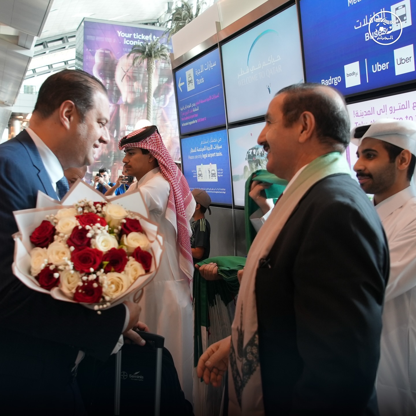 Peut être une image de une personne ou plus et texte