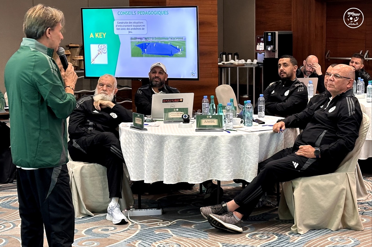 Peut être une image de golf et texte