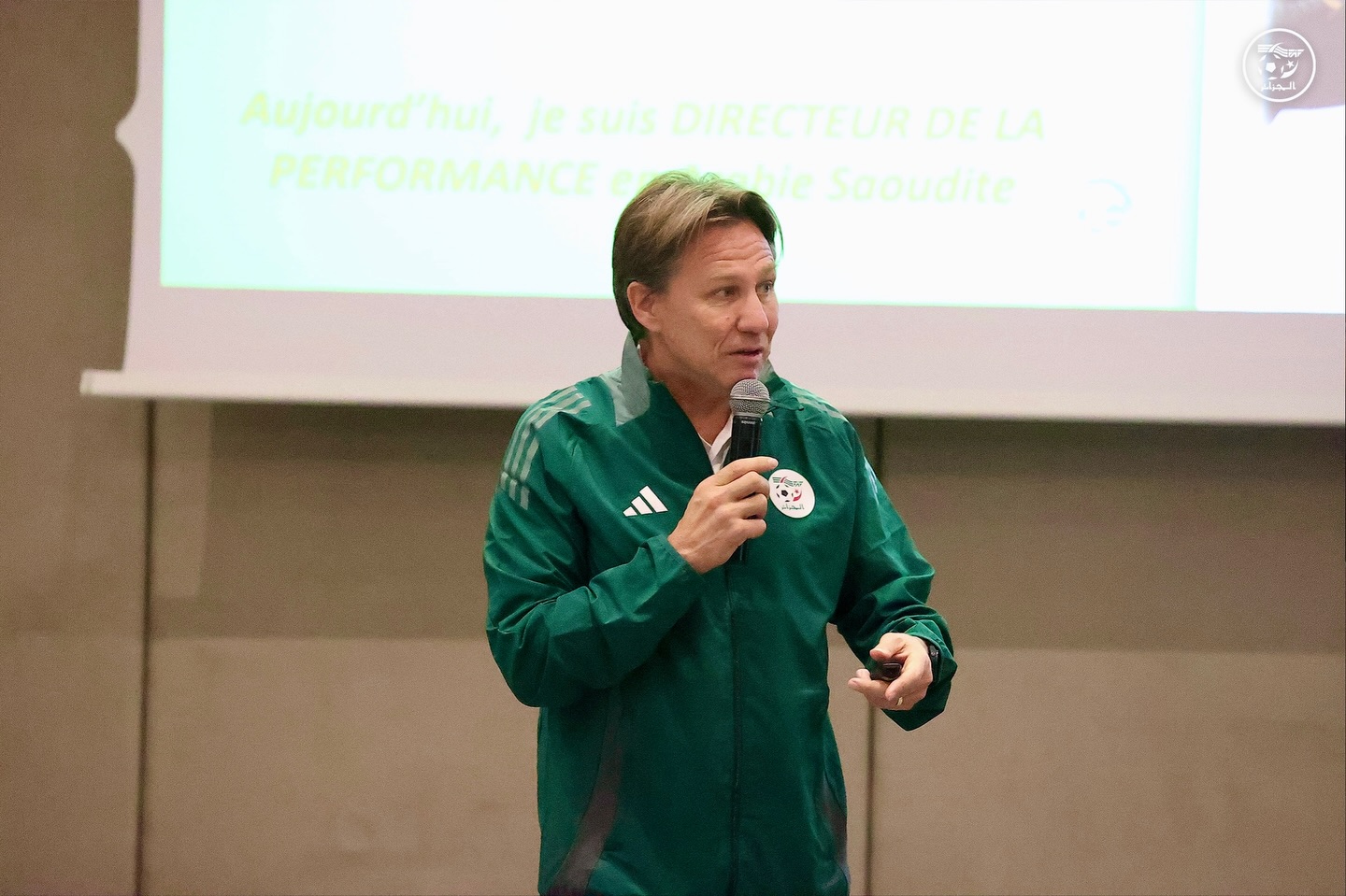 Peut être une image de texte