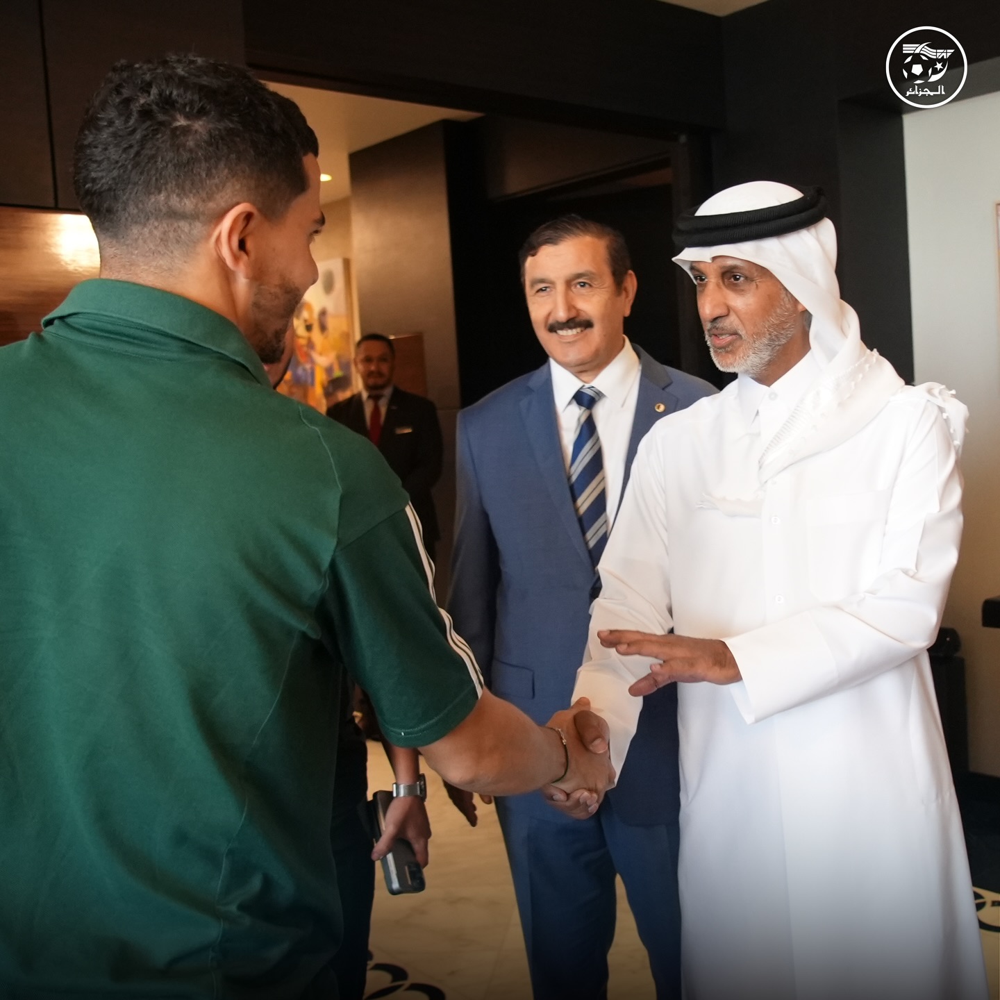 Peut être une image de une personne ou plus et texte