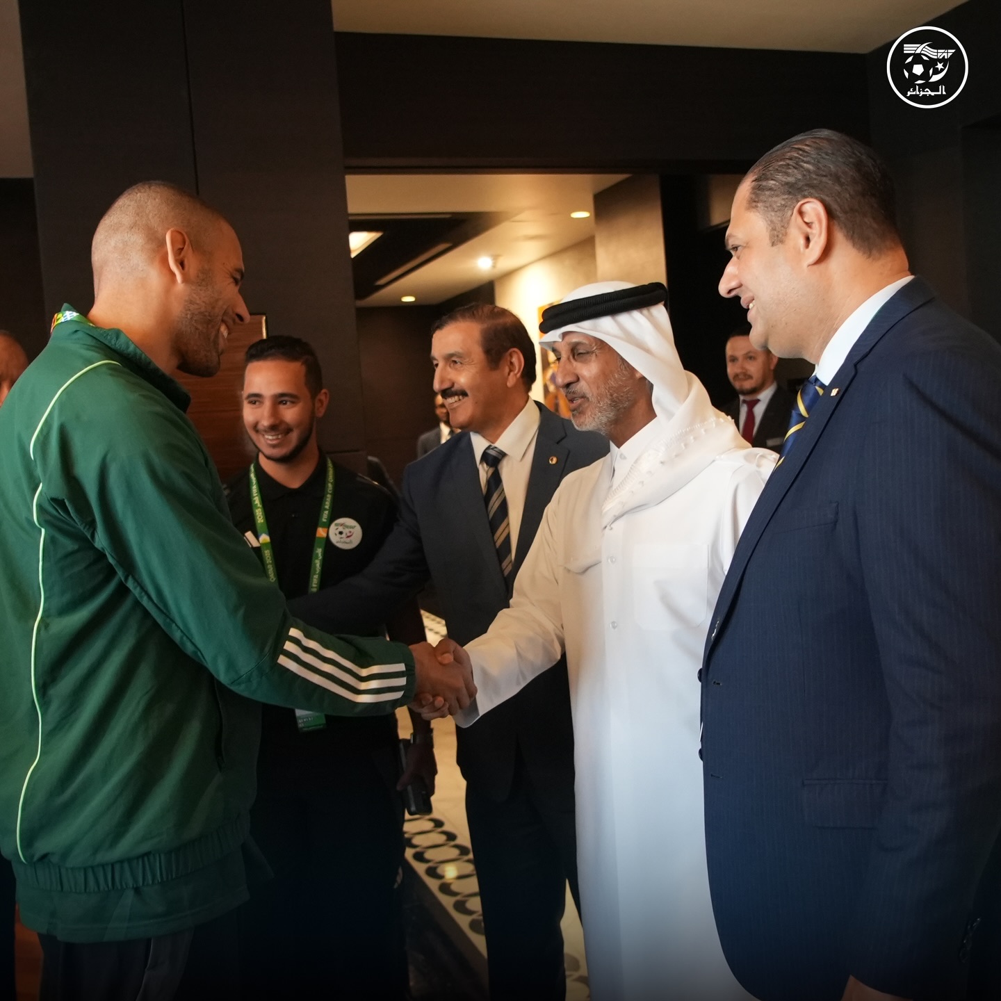 Peut être une image de une personne ou plus et texte